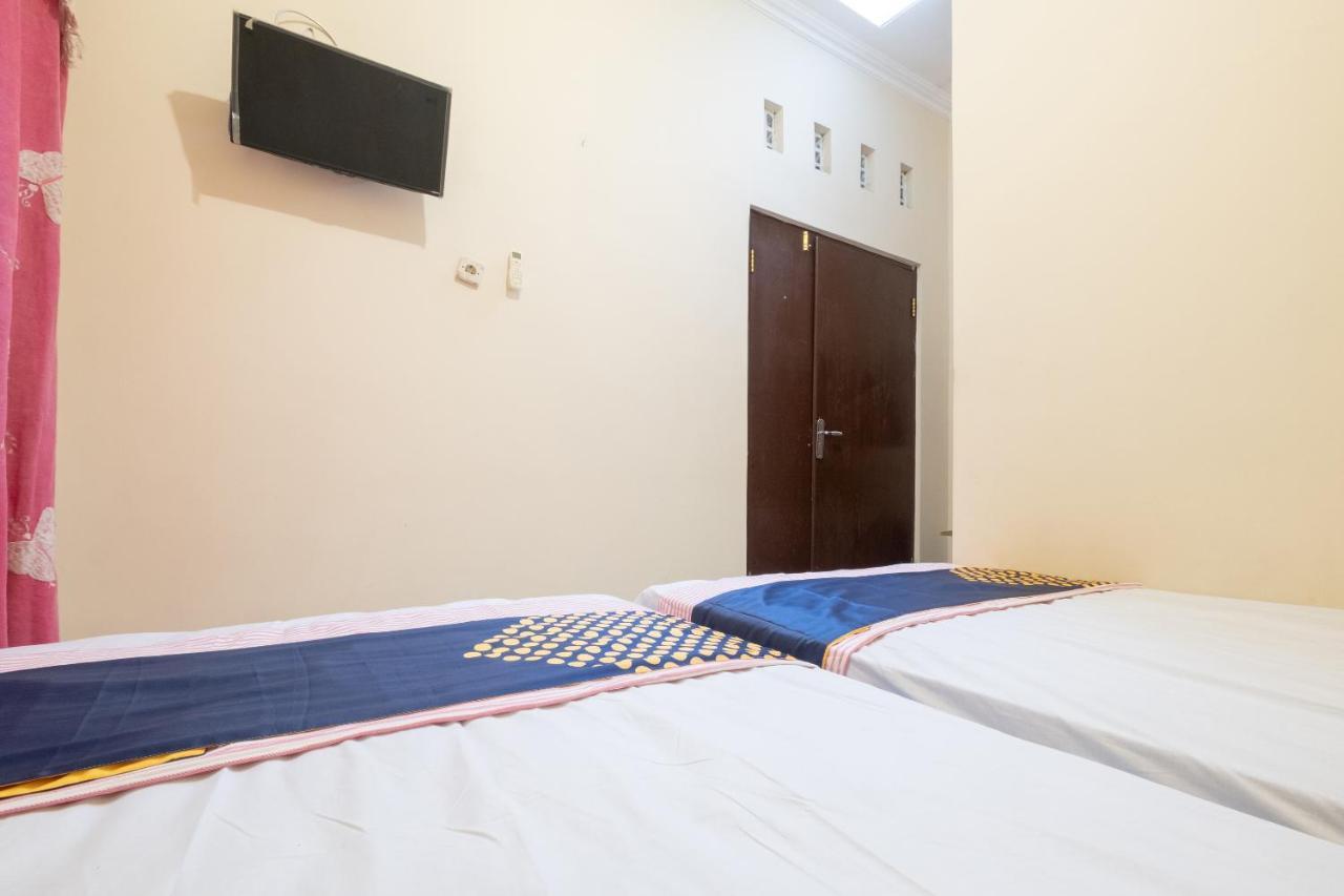 Spot On 2419 Rumah Nugraha Hotel Syariah Yogyakarta Exterior foto